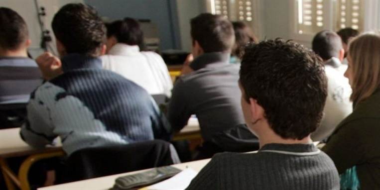 Når skolen ringer ud for århusianske skolebørn, så skal de arbejde et par timer og få smagt på livet som lønmodtager.