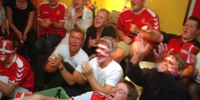 Spørgsmålet er ikke, om du skal se VM-finalen, men hvilken kanal du vælger at se kampen på.
