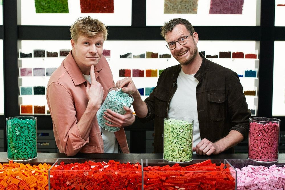 Victor Lander og Søren Dyrhøj med en masse LEgo-klodser