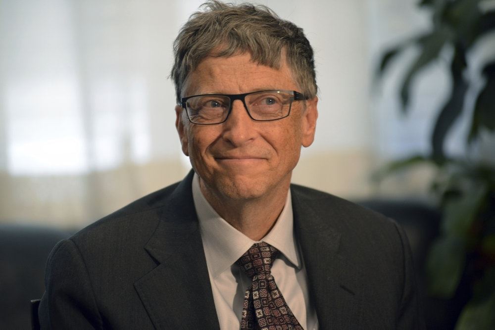 Nærbillede af Bill Gates, der smiler smørret.