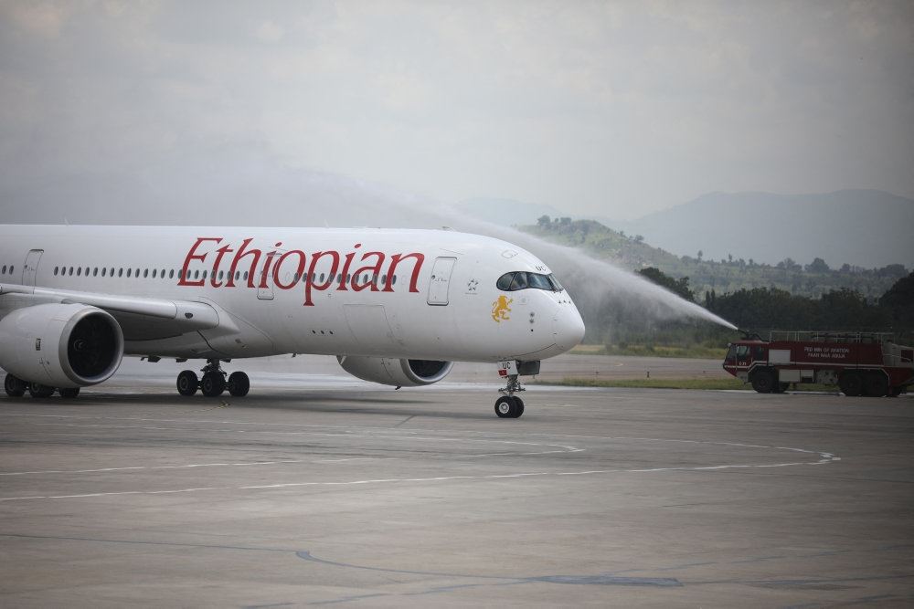 Fly fra Ethiopian på landingsbane