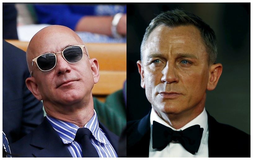Jeff Bezos med solbriller og Daniel Craig med butterfly