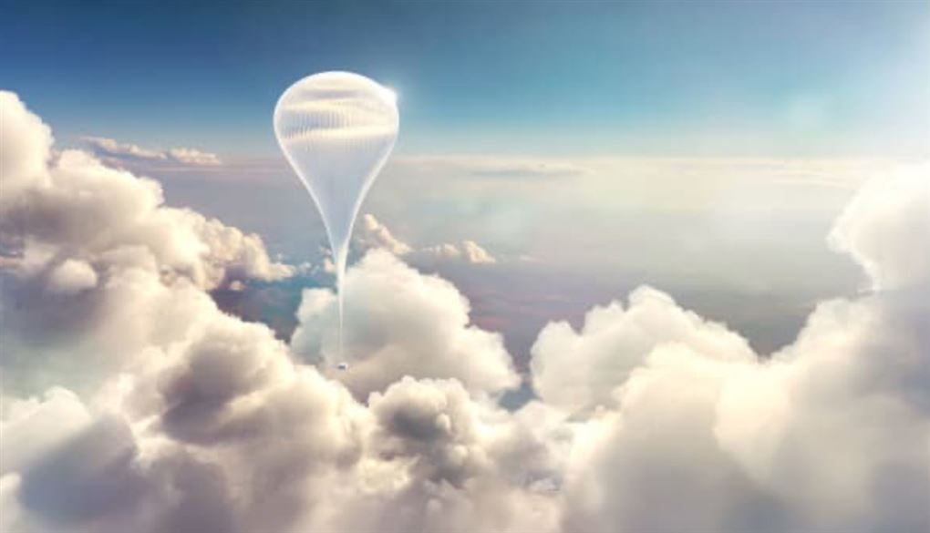 En ballon oppe i skyerne