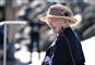 Dronning Margrethe i profil med lys hat