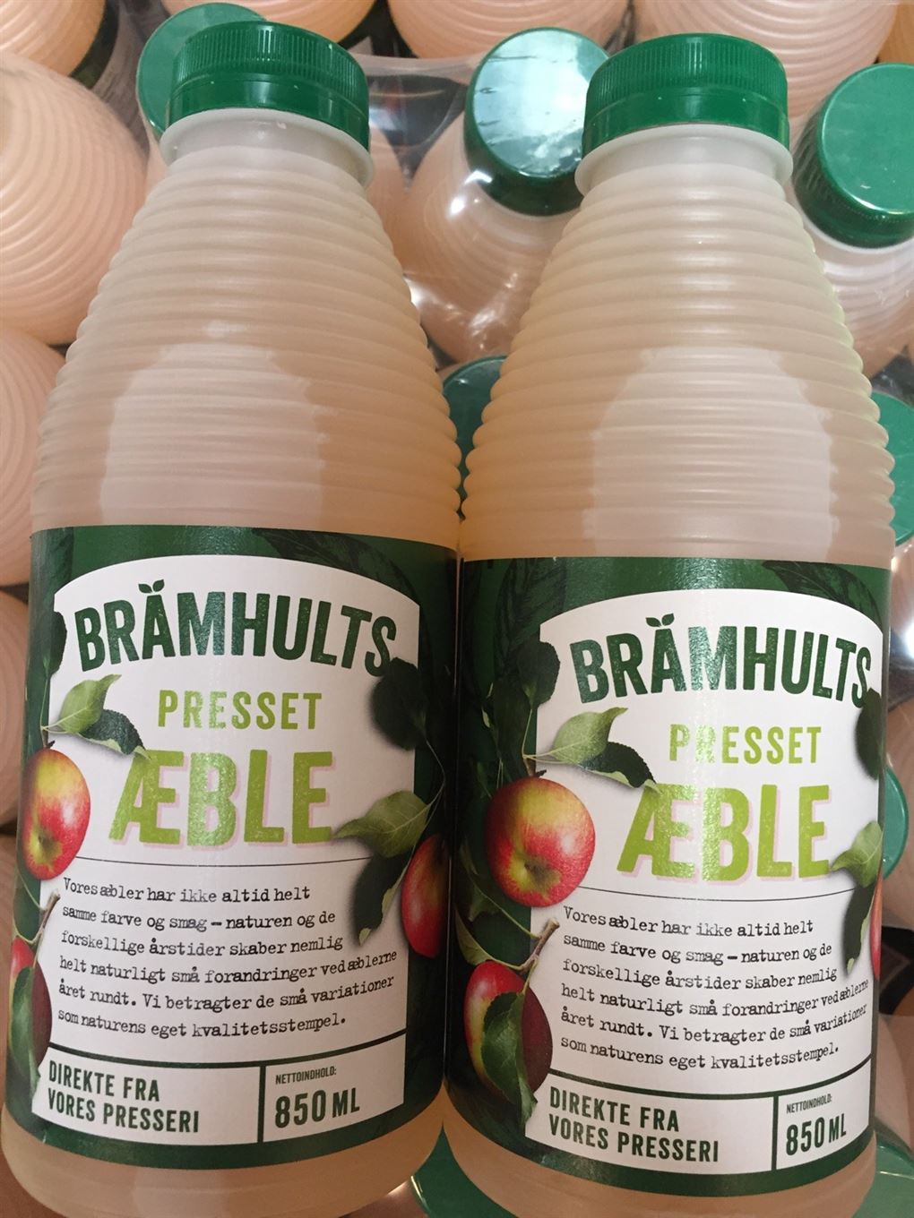 en flaske med Brämhults Presset Æble