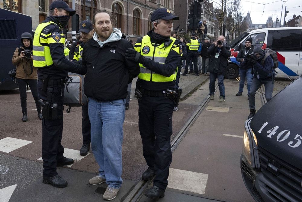 Flere anholdt og kvæstet under protest i Holland