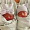 nyfødte tvillinger ligger i vugge