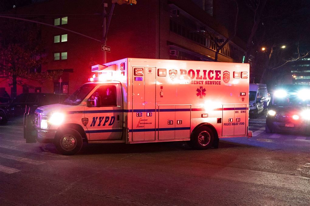 to betjente døde i new york - ambulance