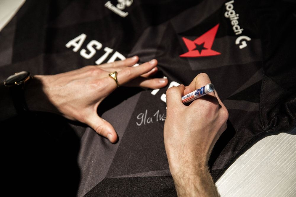 Autograf på Astralis-trøje