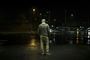 Et anonymiseret billede af Ahmed Samsam set bagfra i mørke