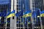 EU og det ukrainske flag foran EU-bygningen