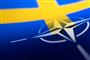 svensk flag og nato-logoet 