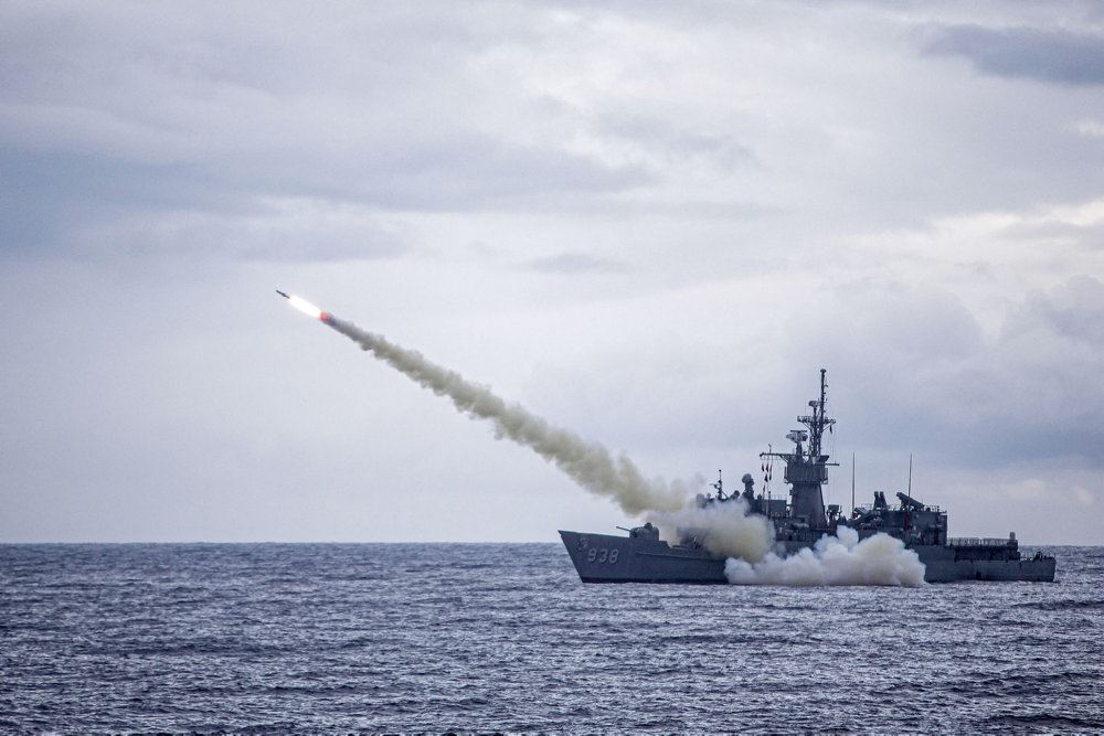 missil affyres fra en fregat