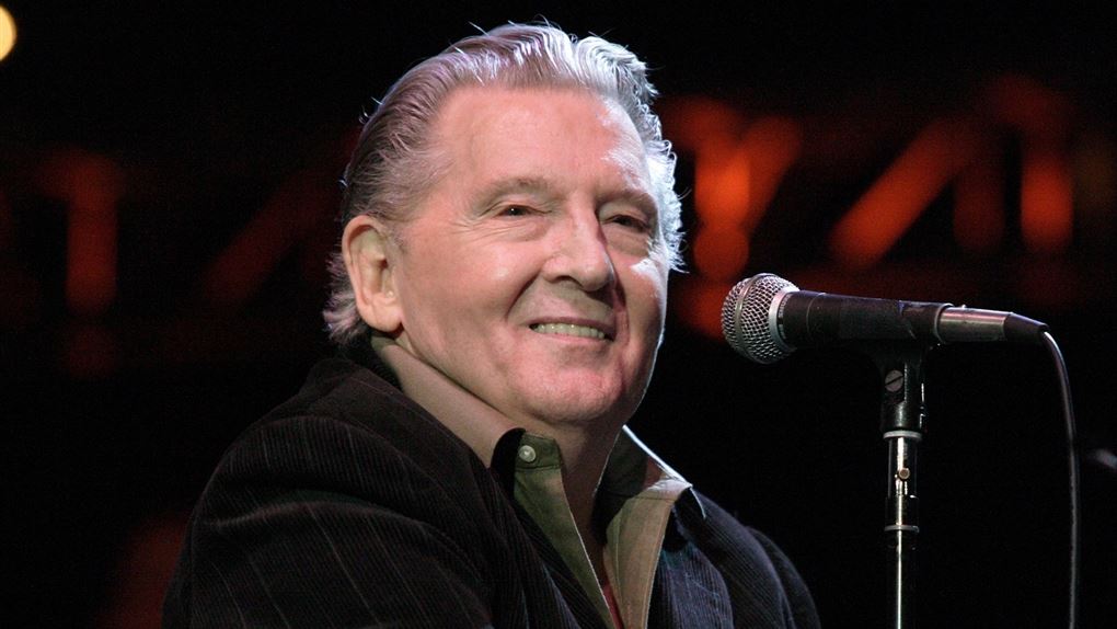 mand ved mikrofon - Jerry Lee Lewis