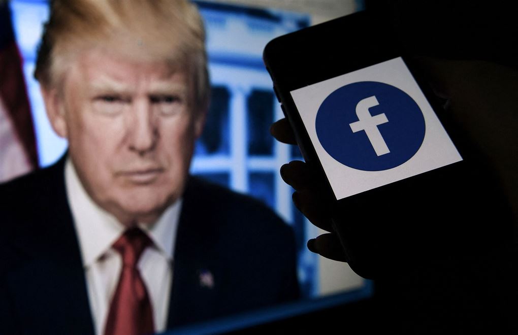 Trump og telefon med Facebooklogo