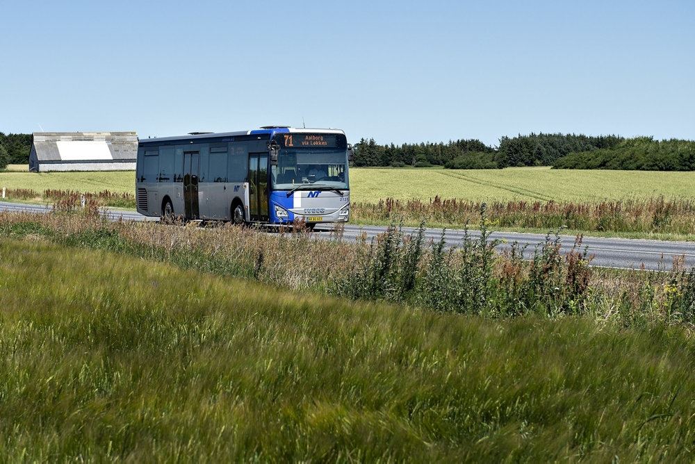 En bus på en landevej