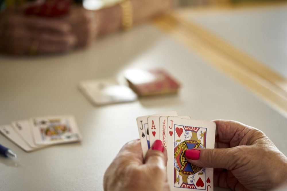 Hænder med spillekort