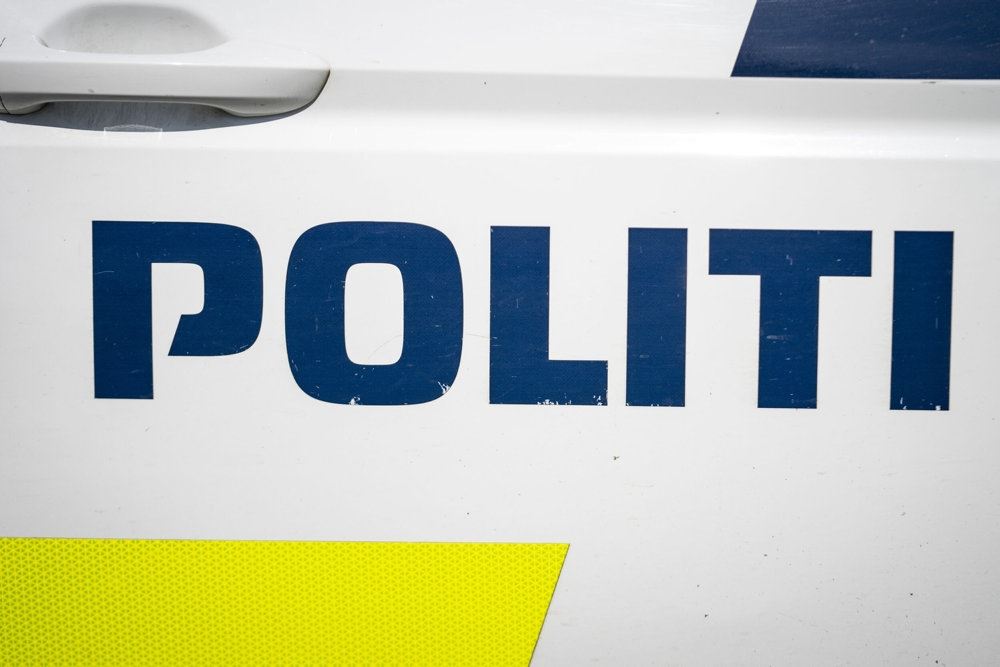 logo politi på bil