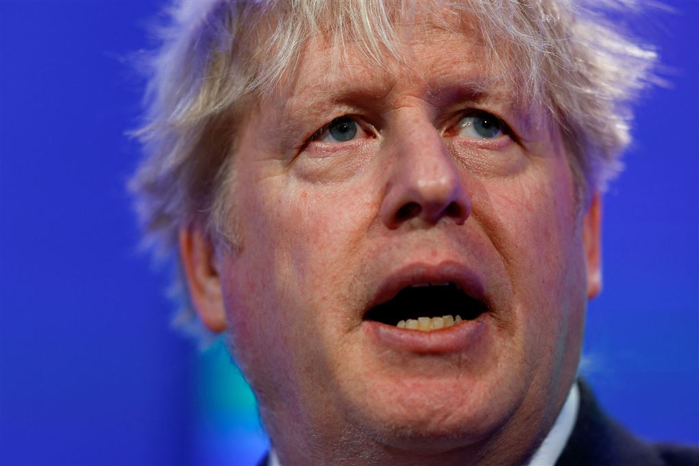 Nærbillede af Boris Johnson med vildt hår og åben mund