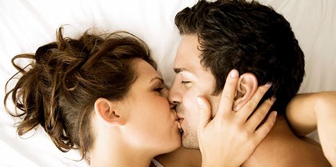 online dating første kys hvordan man fortæller om en mand er dating nogen anden