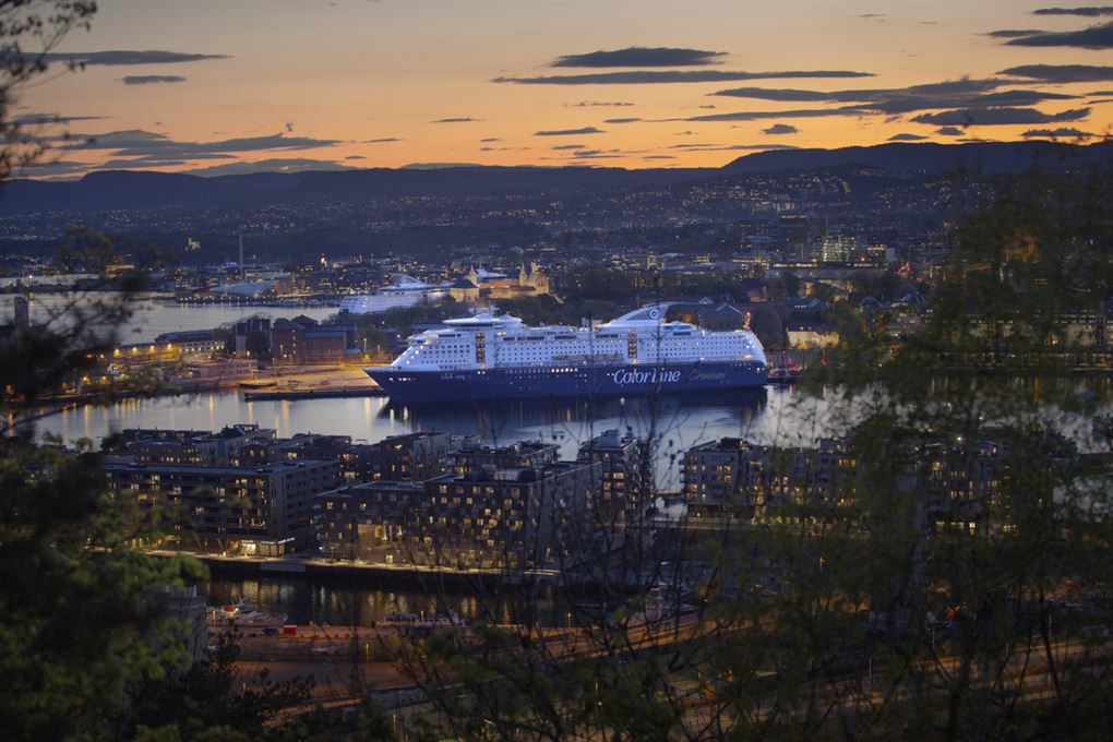 Luftfoto af skibet Color Magic liggedne i Oslo Fjord