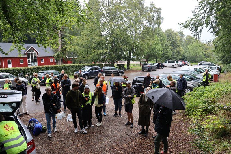 Frivillige fra organisationen Missing People skal i gang med at lede efter en forsvunden 21-årig pige i Marselisskoven ved Aarhus