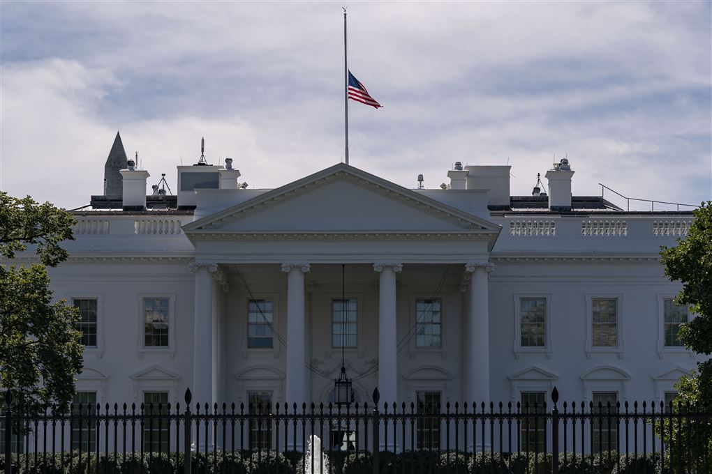 Flag på halvt ved Det Hvide Hus