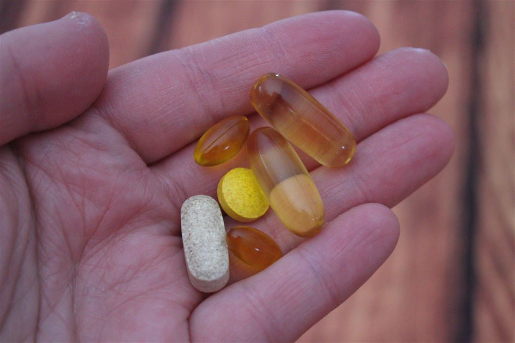 Piller og kosttilskud i håndflade 