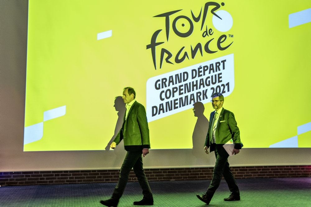 frank jensen går på scenen under præsentation af tour de france
