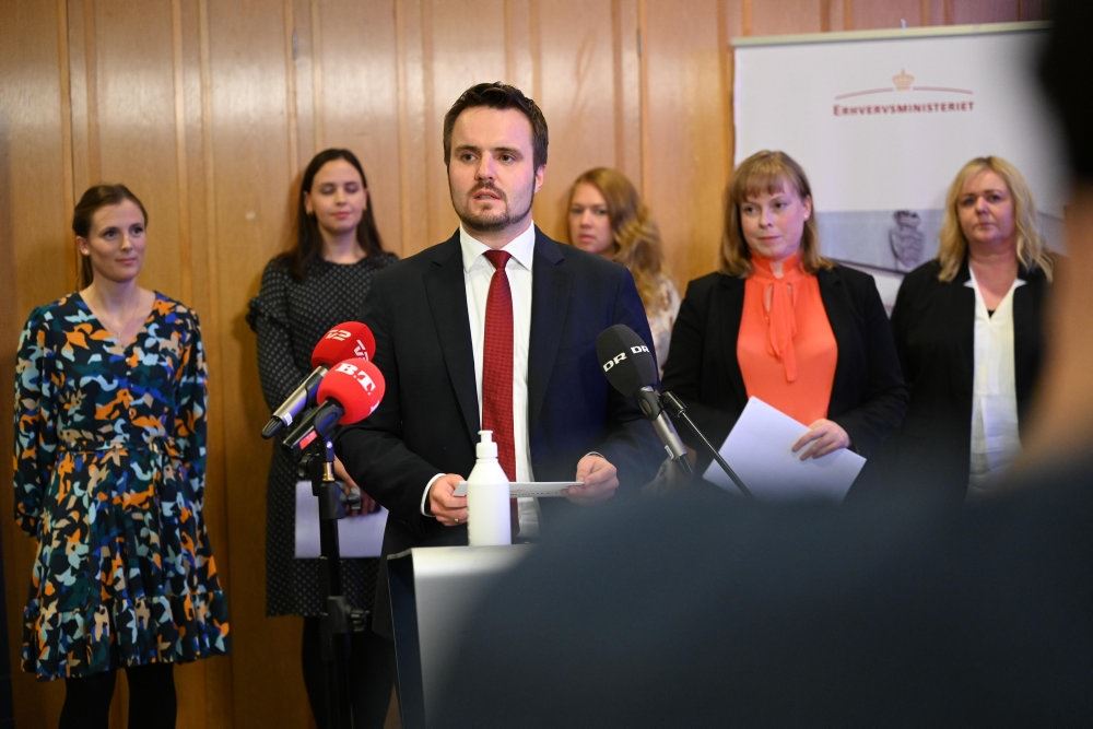 Simon Kollerup på pressemøde efter nye aftale