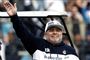 Maradona vinker til fans