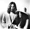 John og Yoko han med langt hår og skæg og hun med stor hat