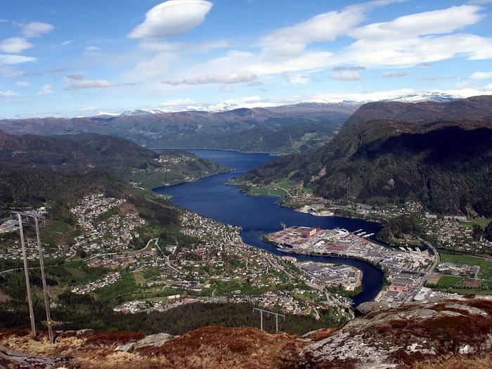 Byen Førde i Norge set fra luften