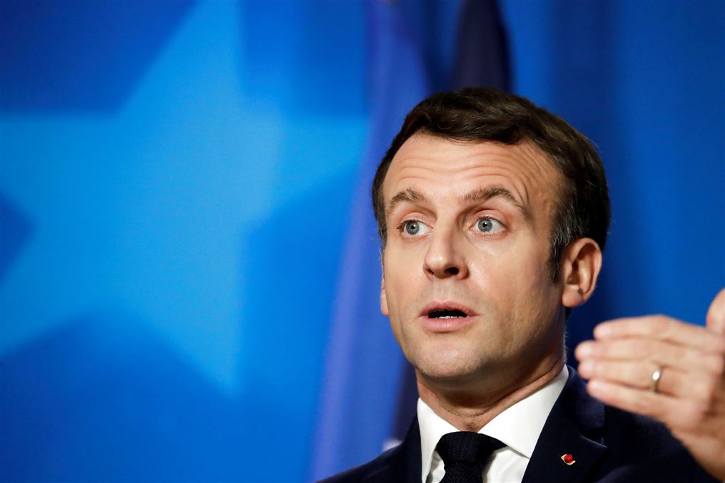 Frankrigs præsident Emmanuel Macron gestikulerer
