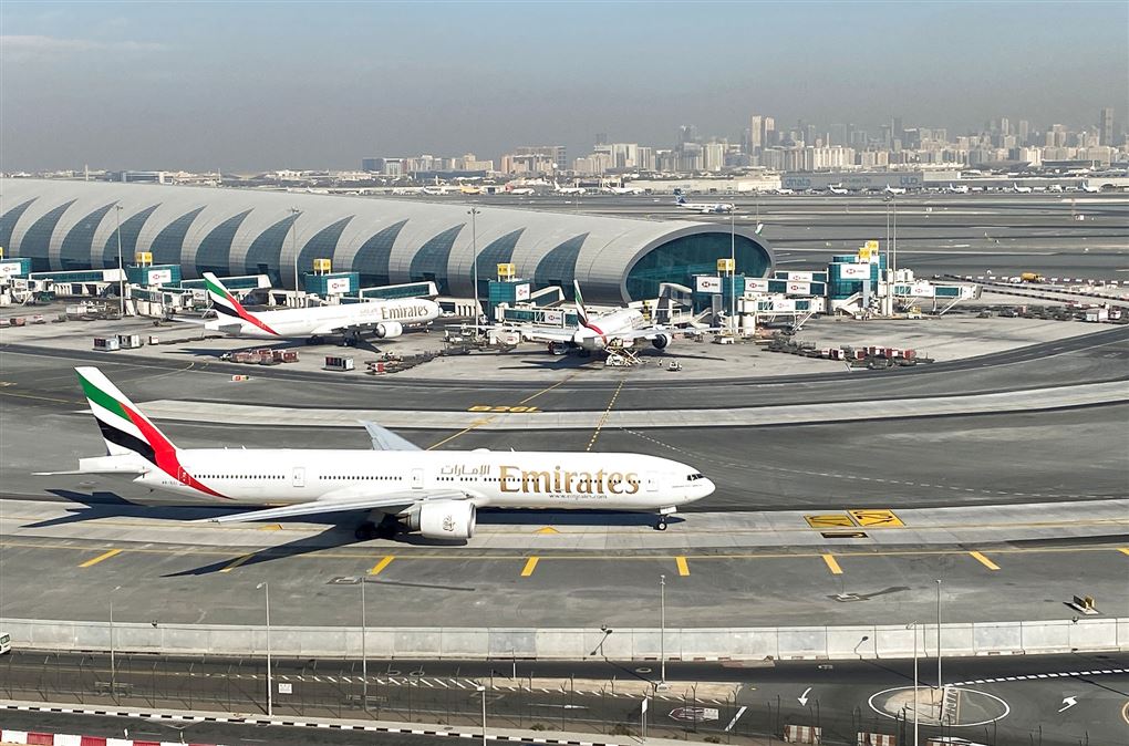 fly på landingsbanen i lufthavnen i Dubai