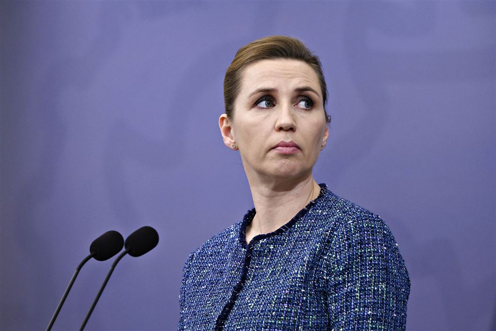 Mette Frederiksen taler på pressemøde