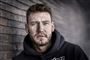 Nærbillede af Nicklas Bendtner der ser "hård" ud. 