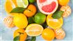 billede af citrusfrugter på et bord
