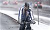 En cyklist i snevejr
