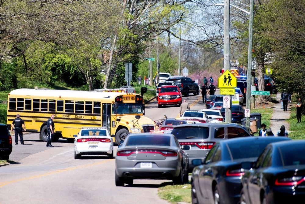 politi til stede ved amerikansk skole