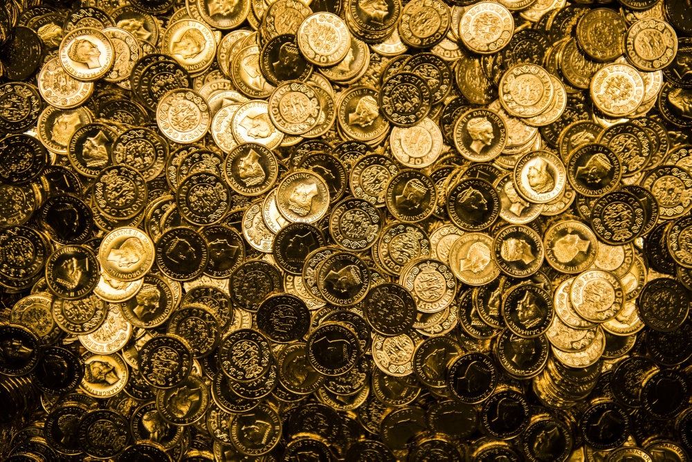 en masse gyldne mønter
