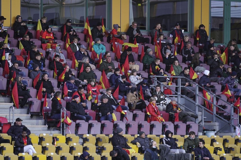 fodboldfans på stadion
