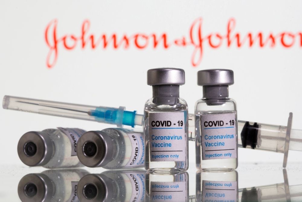 johnson & Johnson vacciner på et bord