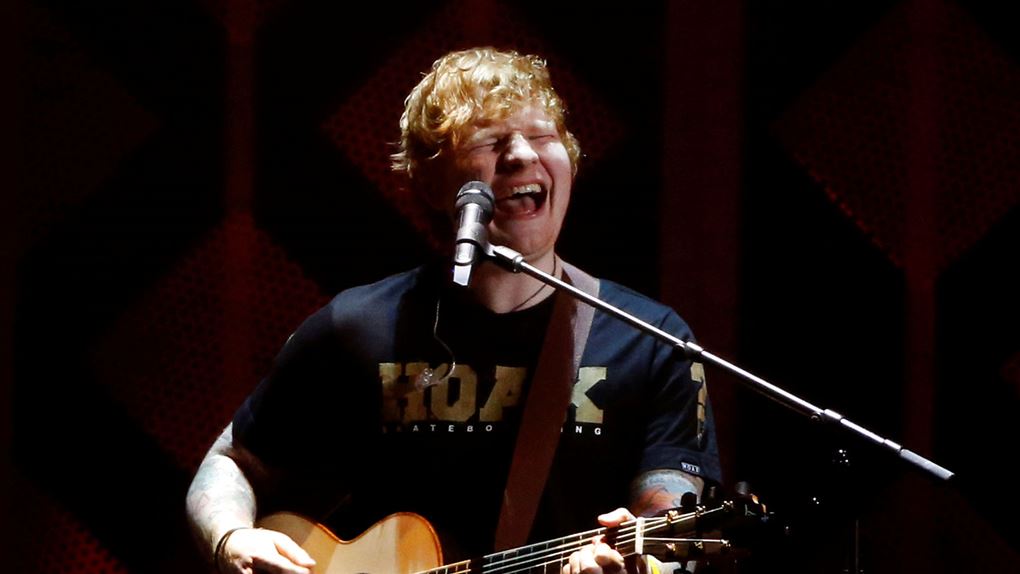billede af Ed Sheeran på scenen