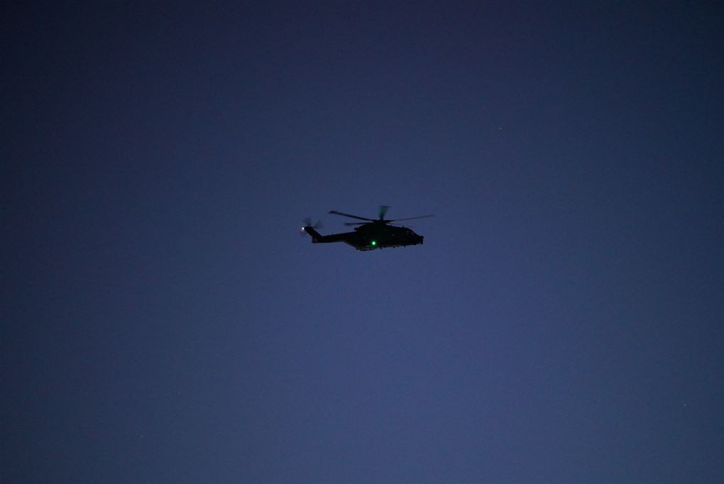 Helikopter på nattehimmel