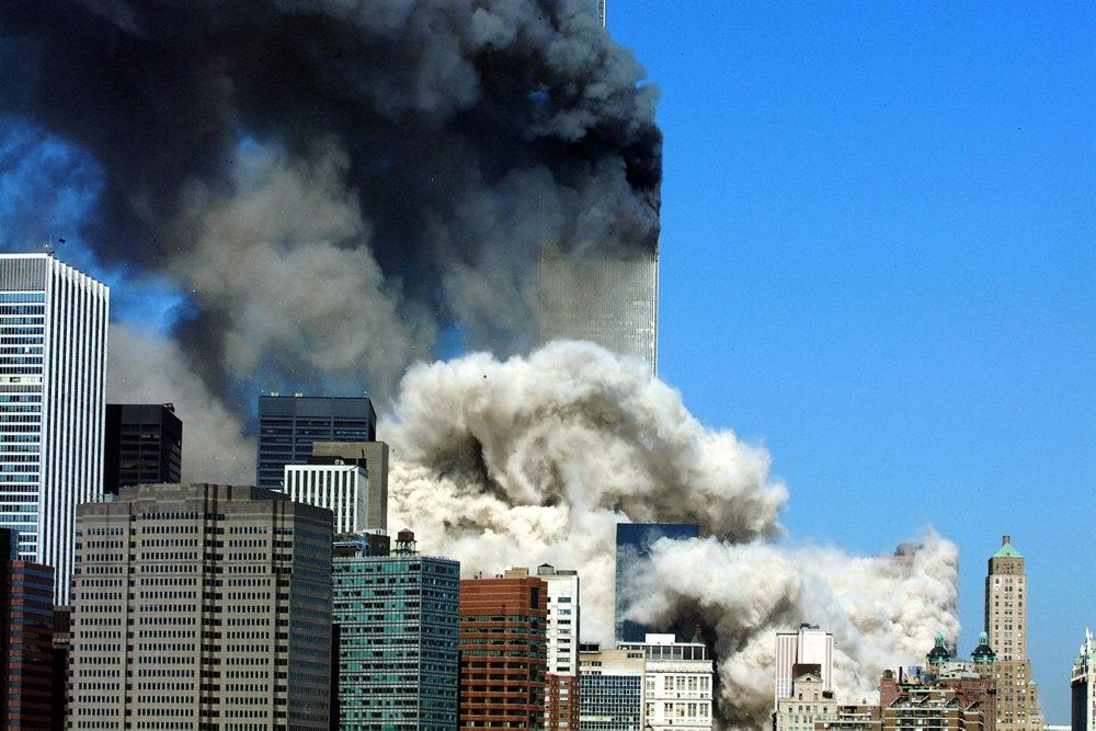 røg stiger op fra World Trade Center i New york