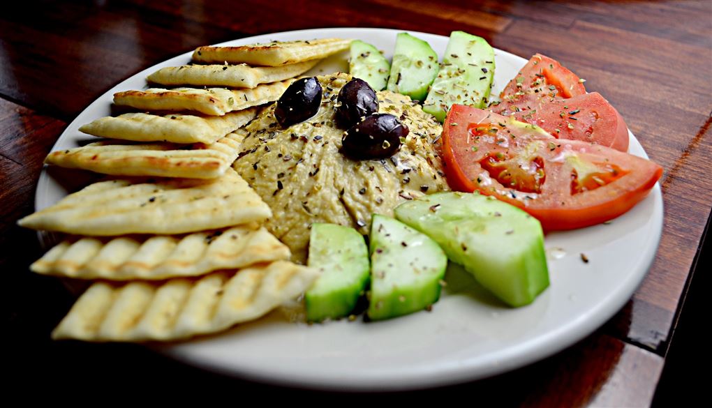 tallerken med hummus