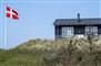 sommerhus med dansk flag 