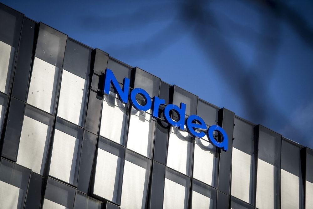 En bankfacade med Nordea på
