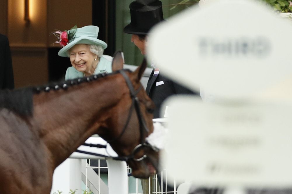 dronning elizabeth smiler